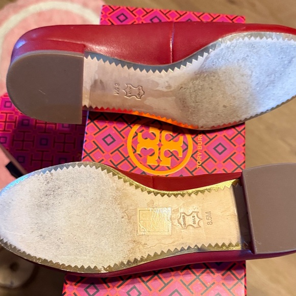 Tory Burch Redstone flats with Gold Accent - Picture 3 of 4
